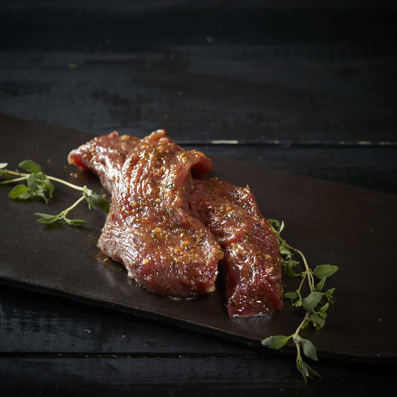 Lambalundir í kryddjurtakryddlegi