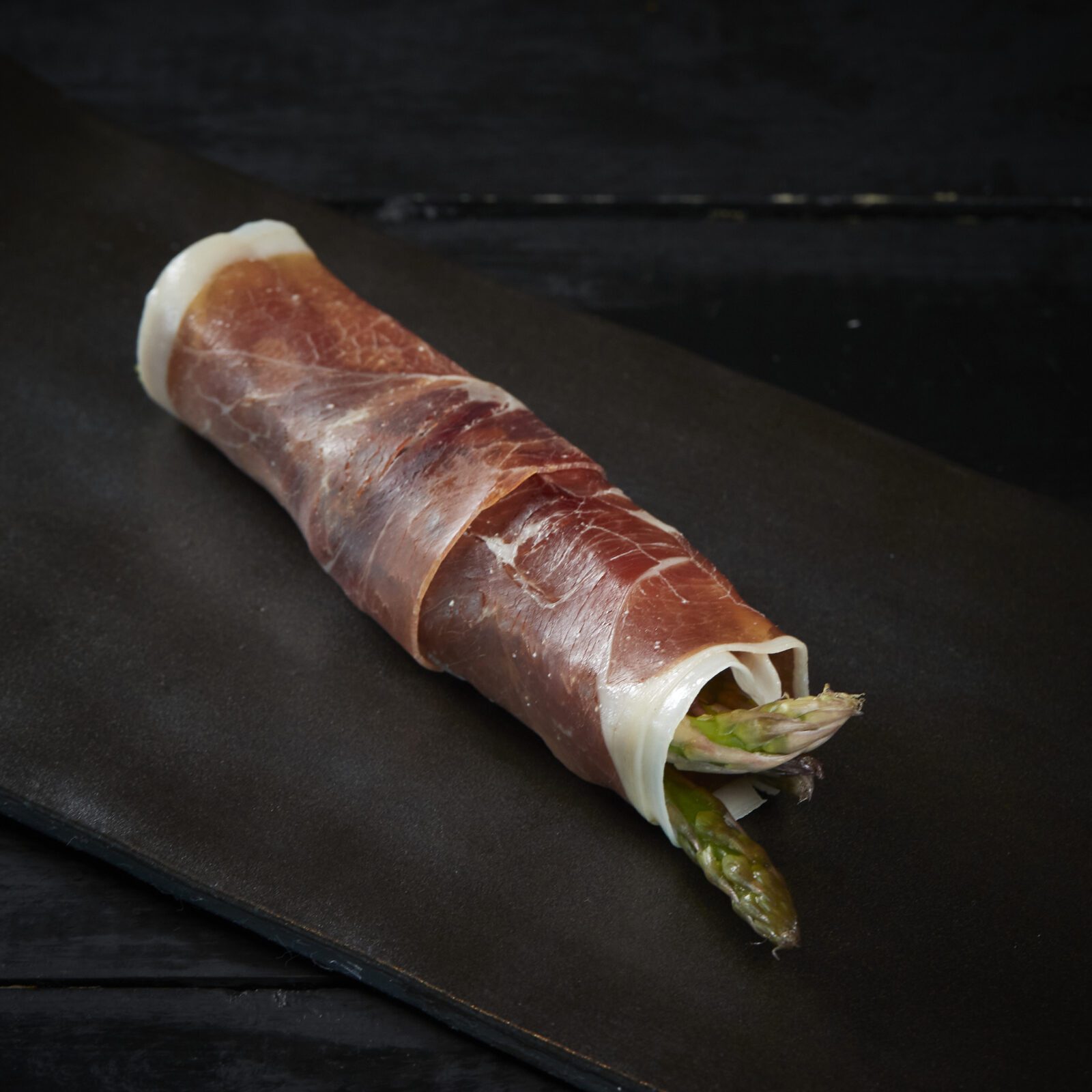 Aspasrúlla með serrano skinku