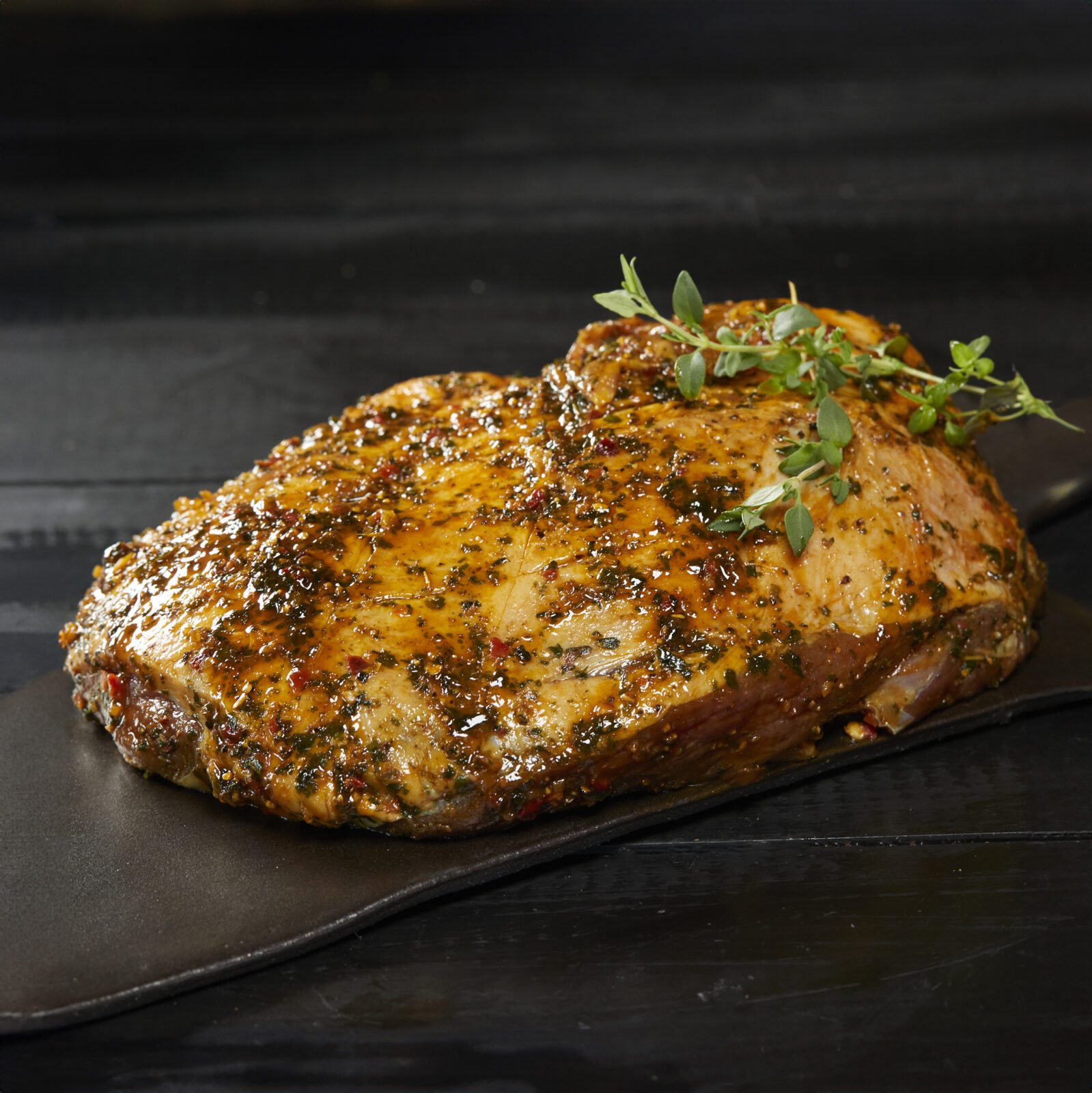 Lambalæri úrbeinað í villtum hvítlauk